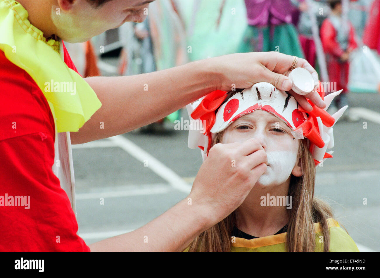 Festival Stockton Carnaval communautaire, 1er août 1998. La peinture pour le visage. Banque D'Images