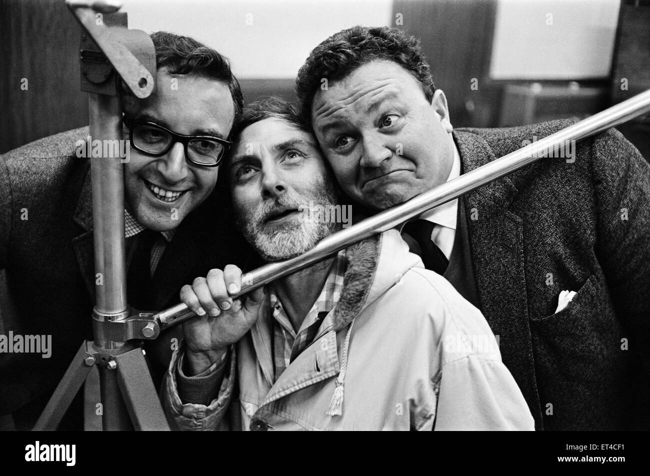 Les hommes de main, le 29 mars 1963. Peter Sellers, parle Milligan et Harry Secombe. Premier enregistrement de nouvelle série télévisée de marionnettes Grand Denis Bloodnok Neddie Seagoon, Eccles et Banque D'Images