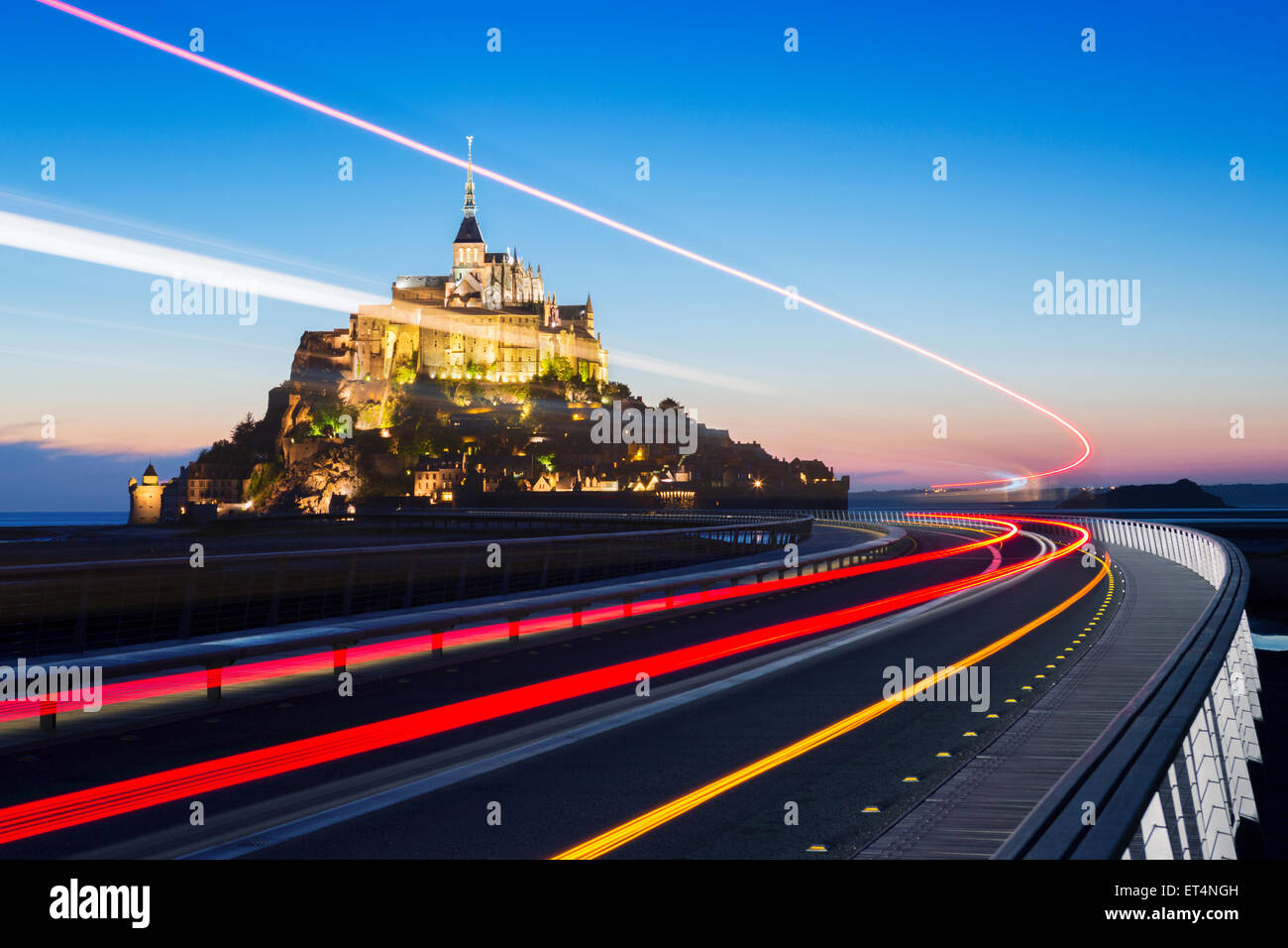 Mont saint michel la nuit en bus touristique Banque de photographies et ...