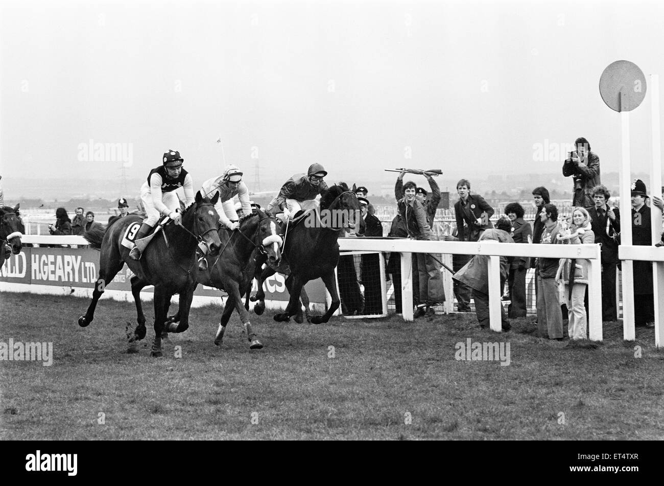 Grand National 1978, Lucius n9 et Bob Davies remporte de SEBASTIAN V No23 DRUMROAN R Lamb et No24 G, Newman, Aintree Liverpool, samedi 1er avril 1978. Banque D'Images