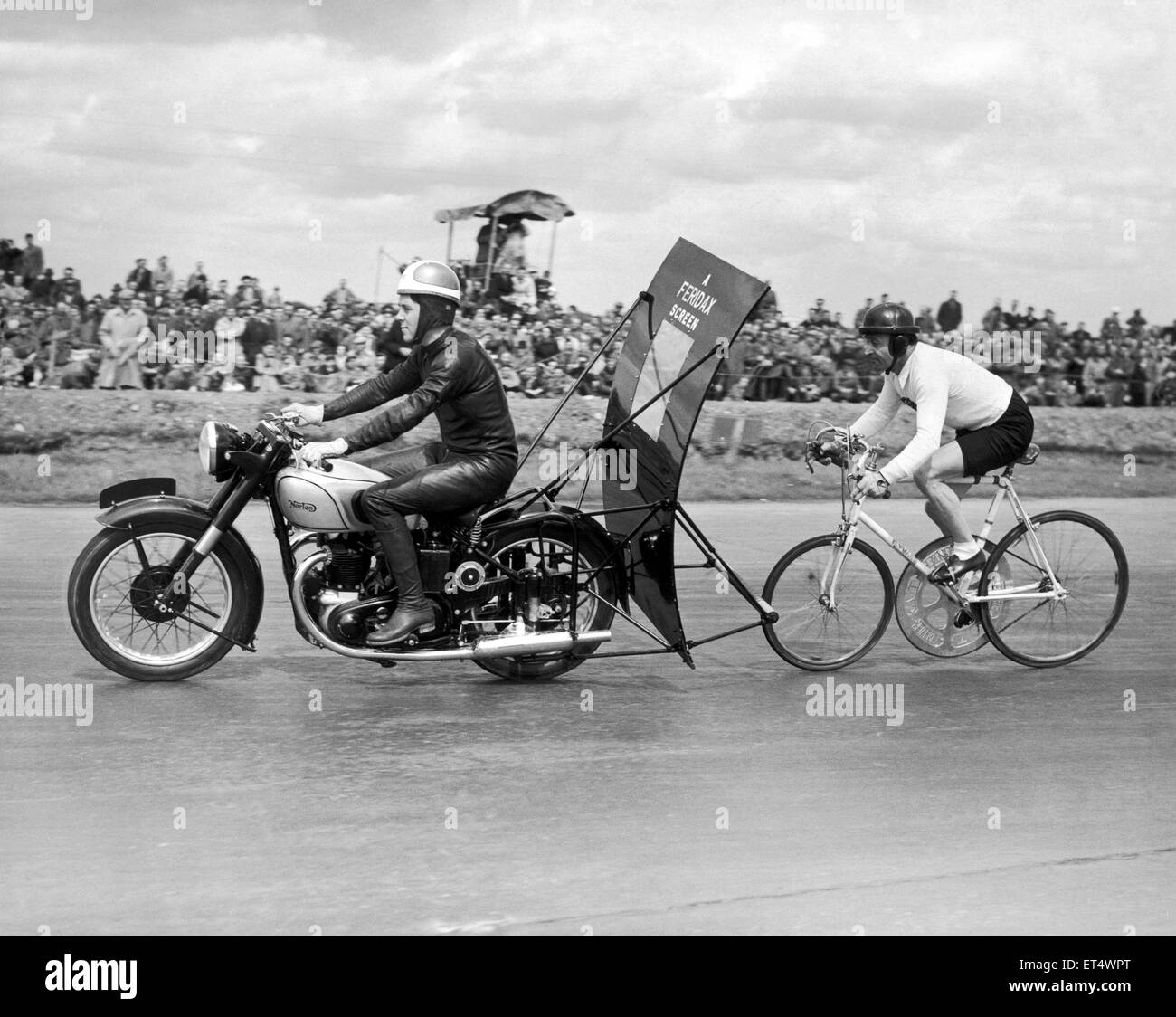 Le Premier ministre à la Mackeson Crystal Palace race track, Londres. 9 août 1964. Banque D'Images