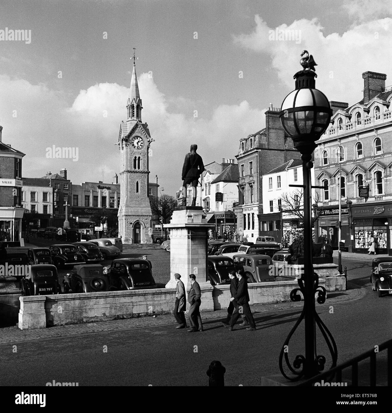 Des scènes de rue à Aylesbury, Buckinghamshire. Novembre 1952. Banque D'Images