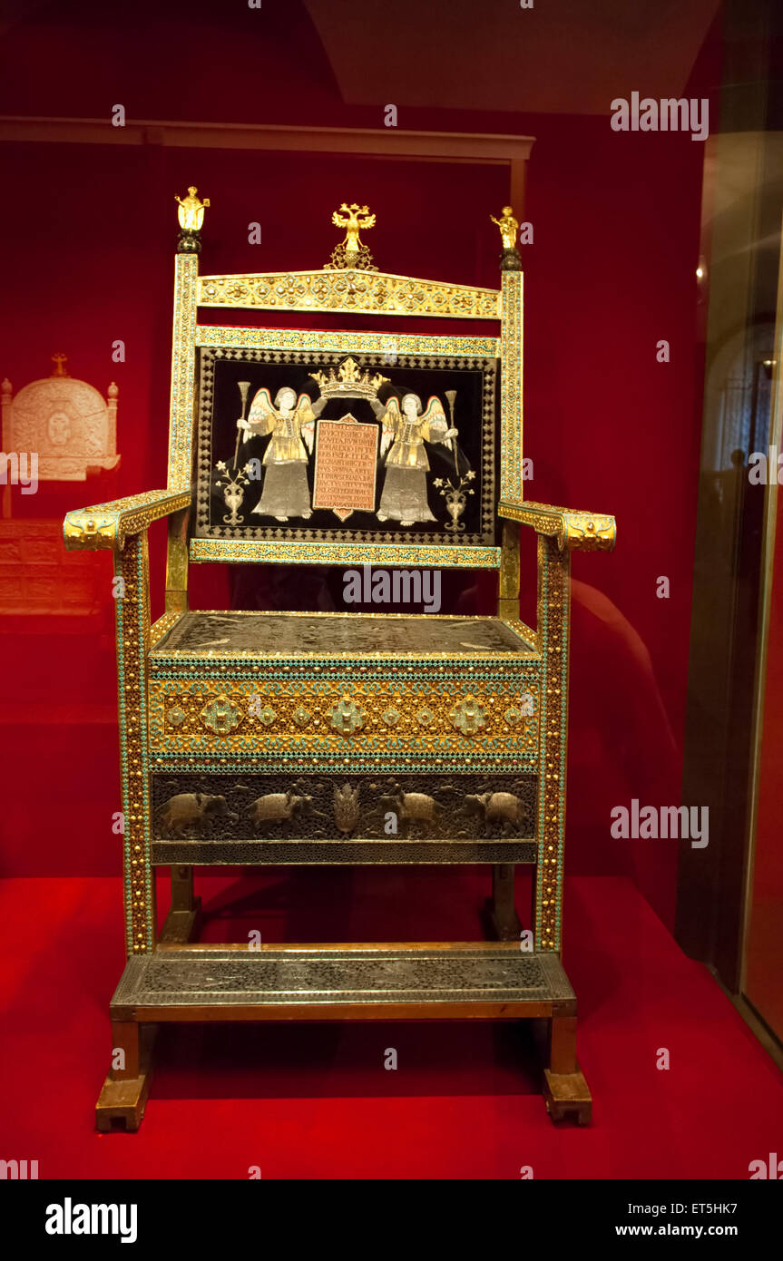 Le trône de diamant du Tsar Alexis Mikhaïlovitch dans la chambre de l'armurerie, Musée du Kremlin de Moscou, Russie Banque D'Images