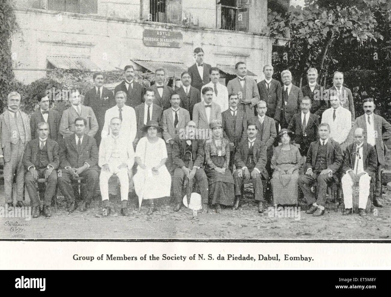 Communauté catholique groupe de membres de la société de N. S . da. Piedade Dabul ; ; ; Bombay Mumbai Maharashtra Inde ; PAS DE MR Banque D'Images