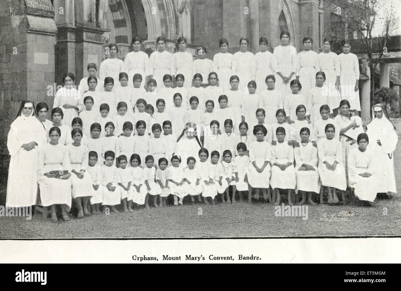 Communauté catholique ; Orphans ; Couvent du Mont Mary ; Bandra ; Bombay ; Mumbai ; Maharashtra ; Inde ; Asie ; Asie ; Indien ; ancien millésime 1900 Banque D'Images