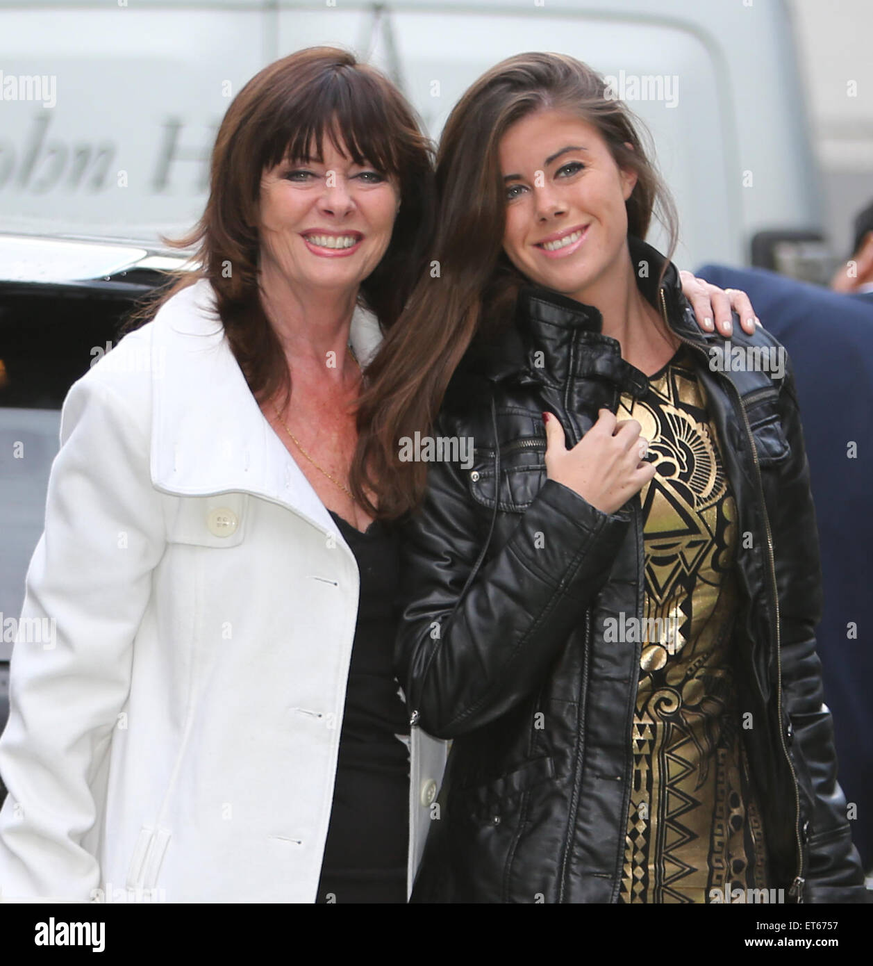 Vicki Michelle et sa fille Louise en dehors des Studios ITV comprend : Vicki Michelle et Louise Michelle Où : London, Royaume-Uni Quand : 12 Déc 2014 Crédit : Rocky/WENN.com Banque D'Images