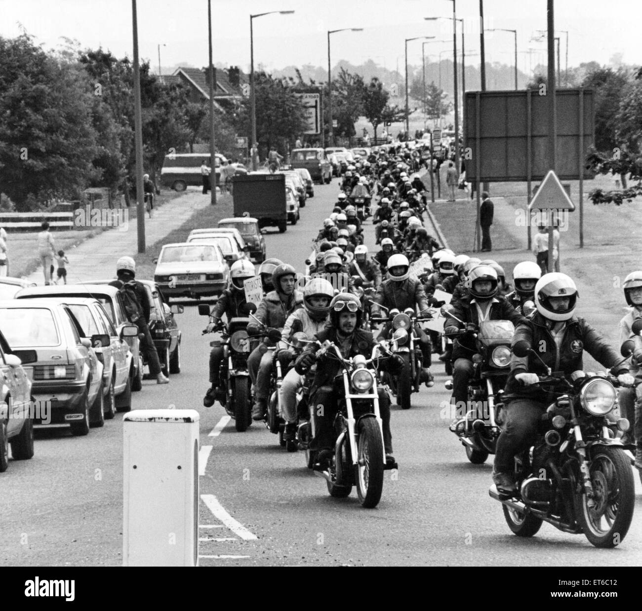 Des centaines de motards à travers filetés à Cleveland le week-end pour protester contre une loi qu'ils demander de supprimer leur liberté. Les cavaliers de tous les coins du pays ont pris part à la manifestation qui a commencé à la zone industrielle de Teesside en Thornaby et a pris les motocyclistes à travers Stockton et Middlesbrough à Redcar. 15 novembre 1991. Banque D'Images