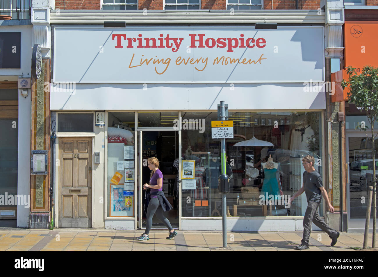 De l'extérieur d'un magasin de charité hospice trinity à Wimbledon, Angleterre Banque D'Images