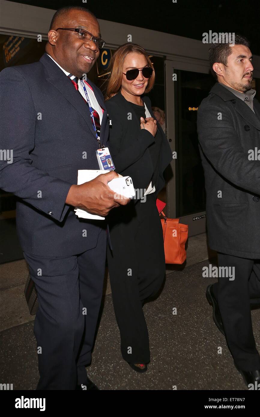 Lindsay Lohan arrive sur un vol vers l'Aéroport International de Los Angeles (LAX) comprend : Lindsay Lohan Où : Los Angeles, California, United States Quand : 16 décembre 2014 Source : WENN.com Banque D'Images