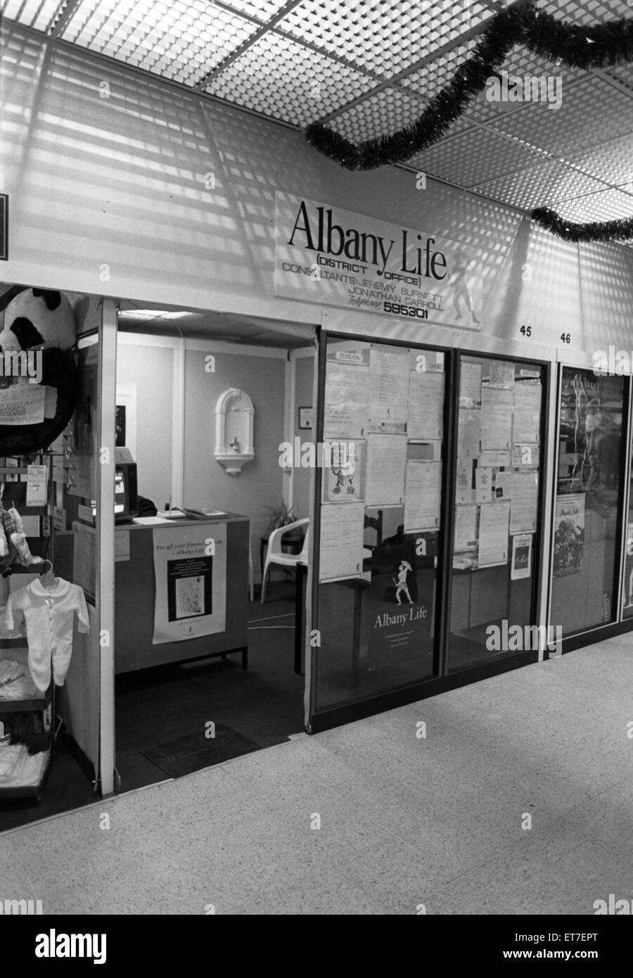 La vie à l'Albany Parkway Center dans Minder Newham, Middlesbrough. 11 novembre 1991. Banque D'Images
