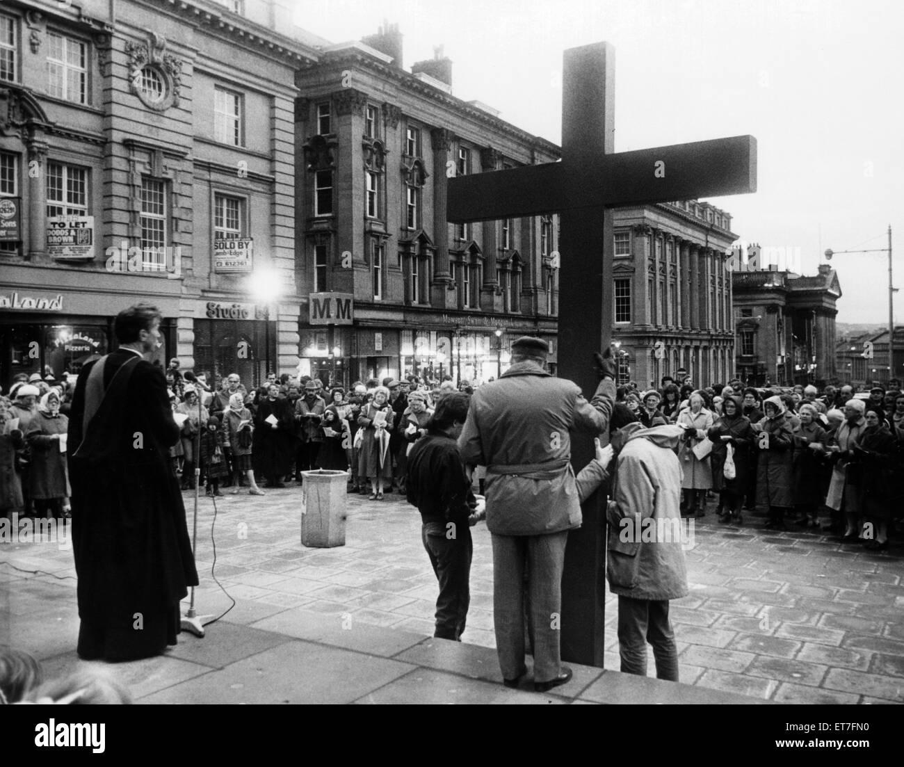 Procession de témoin, Gray's Monument, Newcastle, le Vendredi Saint 28 mars vers 1980. Banque D'Images