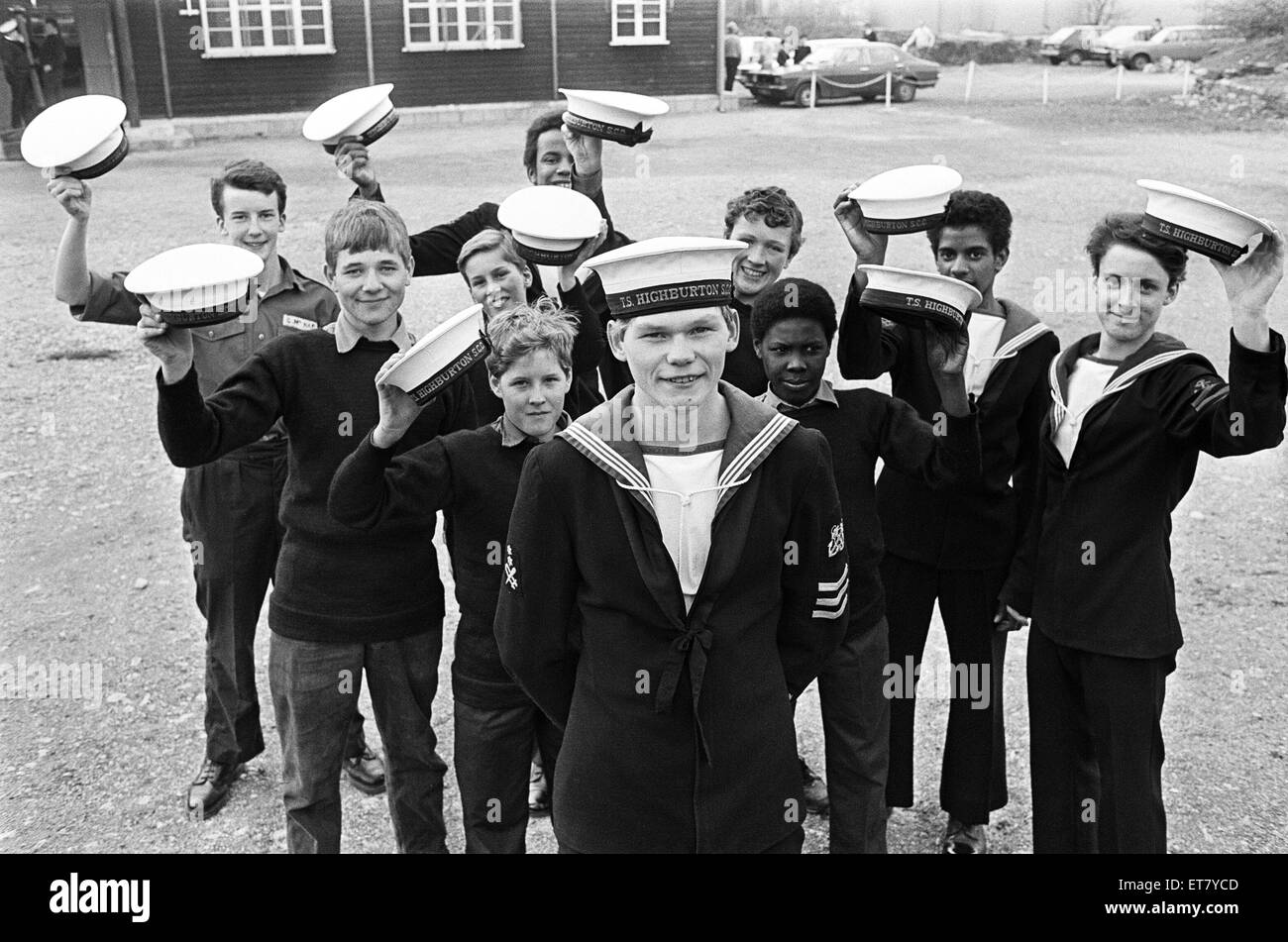 Chapeau à l'officier des cadets Michael Locke - qui a remporté les honneurs sur la terre ferme lorsqu'il a pris part à une compétition de cross-country les cadets contre du Yorkshire. Le 16-year-old Huddersfield Sea Cadet, de Golcar, a d'abord dans le premier commerçant indiv Banque D'Images