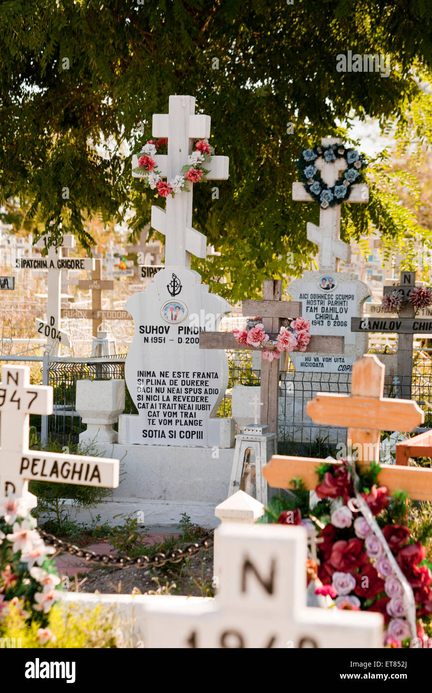 Le cimetière de Sulina multiculturelle dans le Delta du Danube en Roumanie Banque D'Images