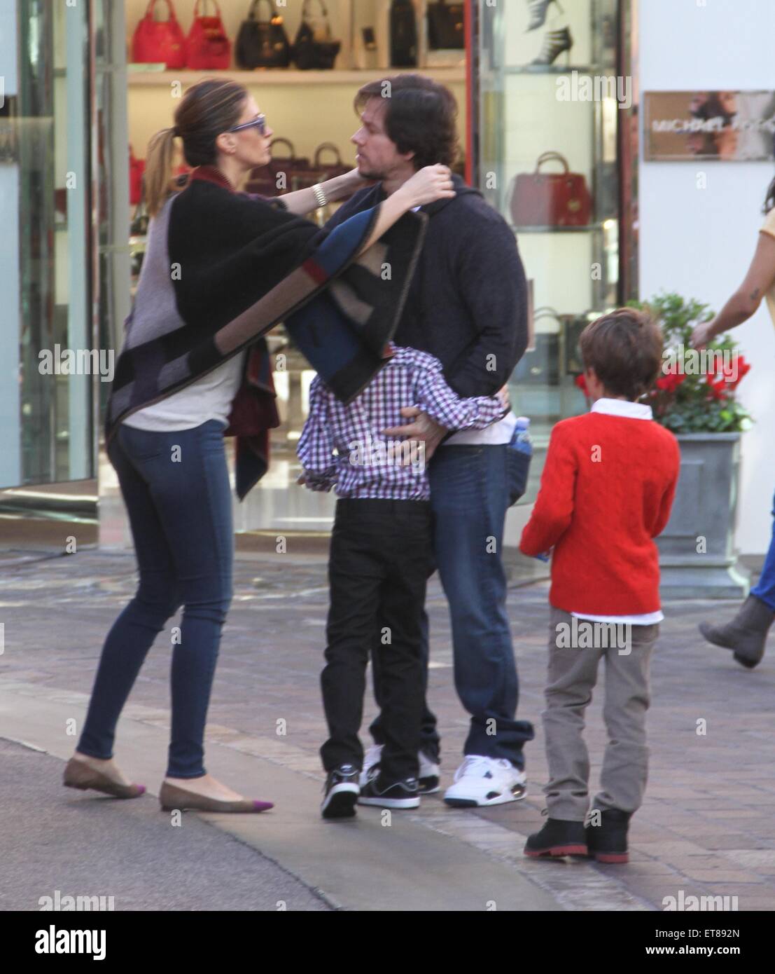 Mark Wahlberg et sa famille visiter Santa du Grove avec : Mark Wahlberg, Rhea Durham, Brendan Wahlberg, Michael Wahlberg Où : Los Angeles, California, United States Quand : 22 Déc 2014 Crédit : WENN.com Banque D'Images