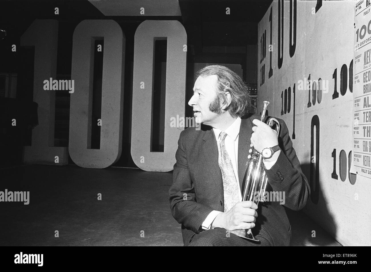 Humphrey Lyttelton musicien de jazz vu ici à la 100 Club sur Oxford Street. 13 février 1965 Banque D'Images