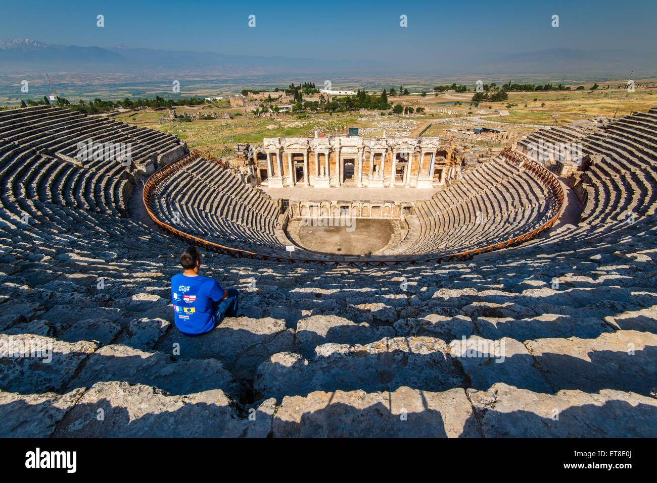 L'observation touristique le théâtre romain, Hiérapolis, Pamukkale, Turquie Banque D'Images