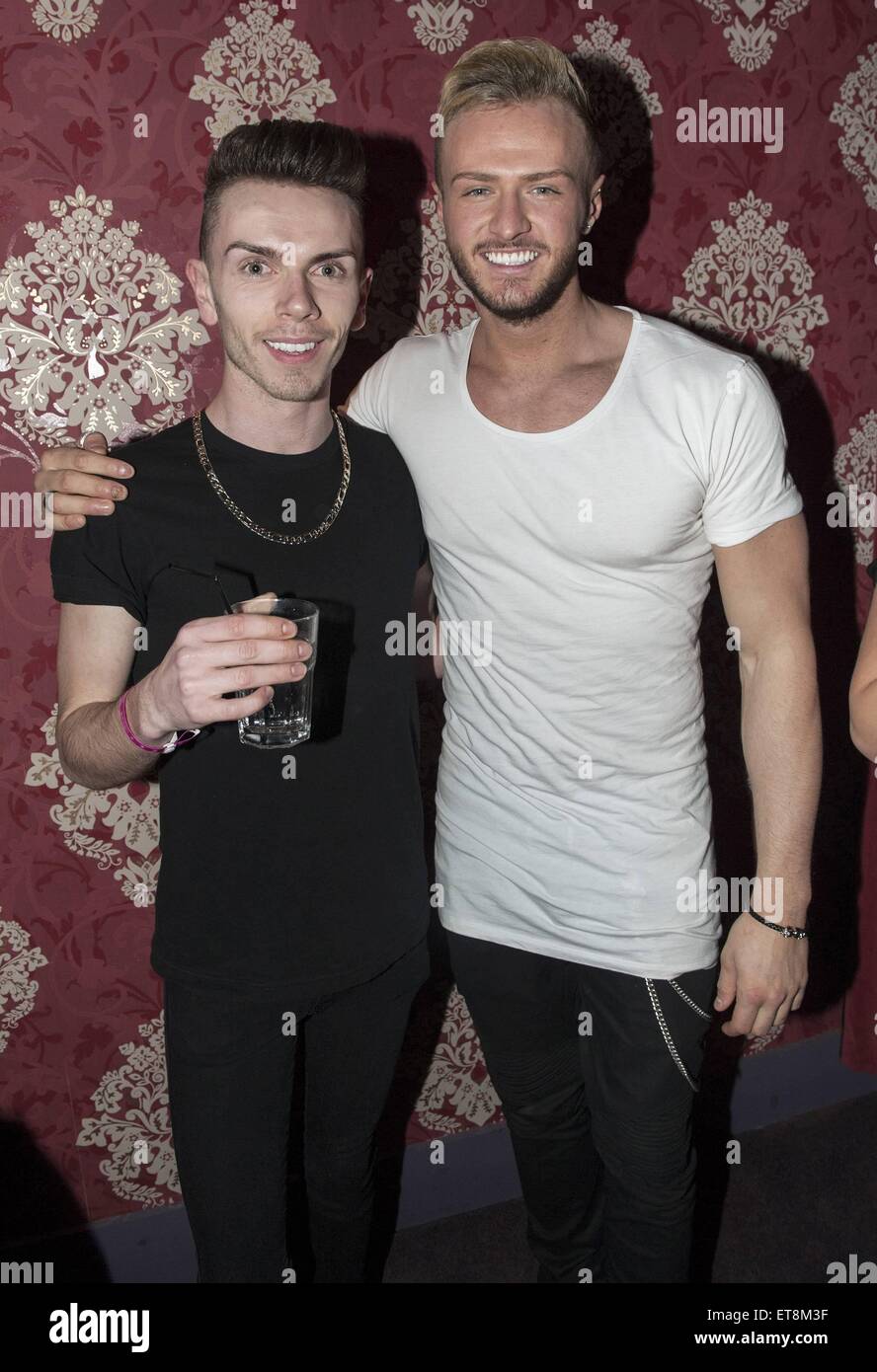 Geordie Shore acteurs Kyle Christie et Scott Timlin rencontrer et saluer des supporters à la fois : Bar & Lieu Dont : Conor O'Byrne, Kyle Christie Où : Dublin, Irlande Quand : 27 Déc 2014 Crédit : WENN.com Banque D'Images