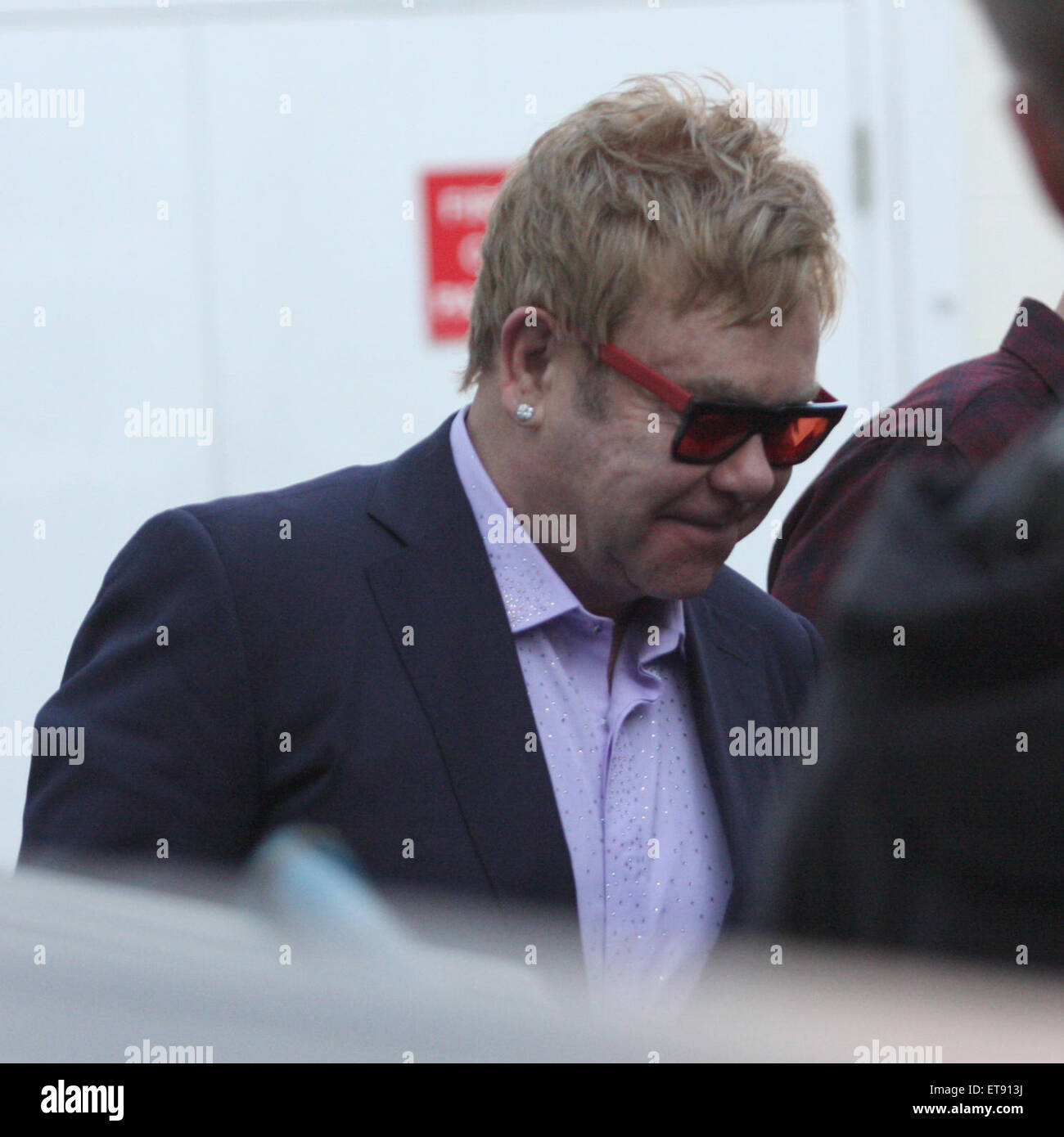 Sir Elton John repéré shoe à Saint Laurent sur Rodeo Drive avec son mari David Furnish avec Sir Elton John : où : Los Angeles, California, United States Quand : 02 Jan 2015 : Crédit Sharppix/WENN.com Banque D'Images