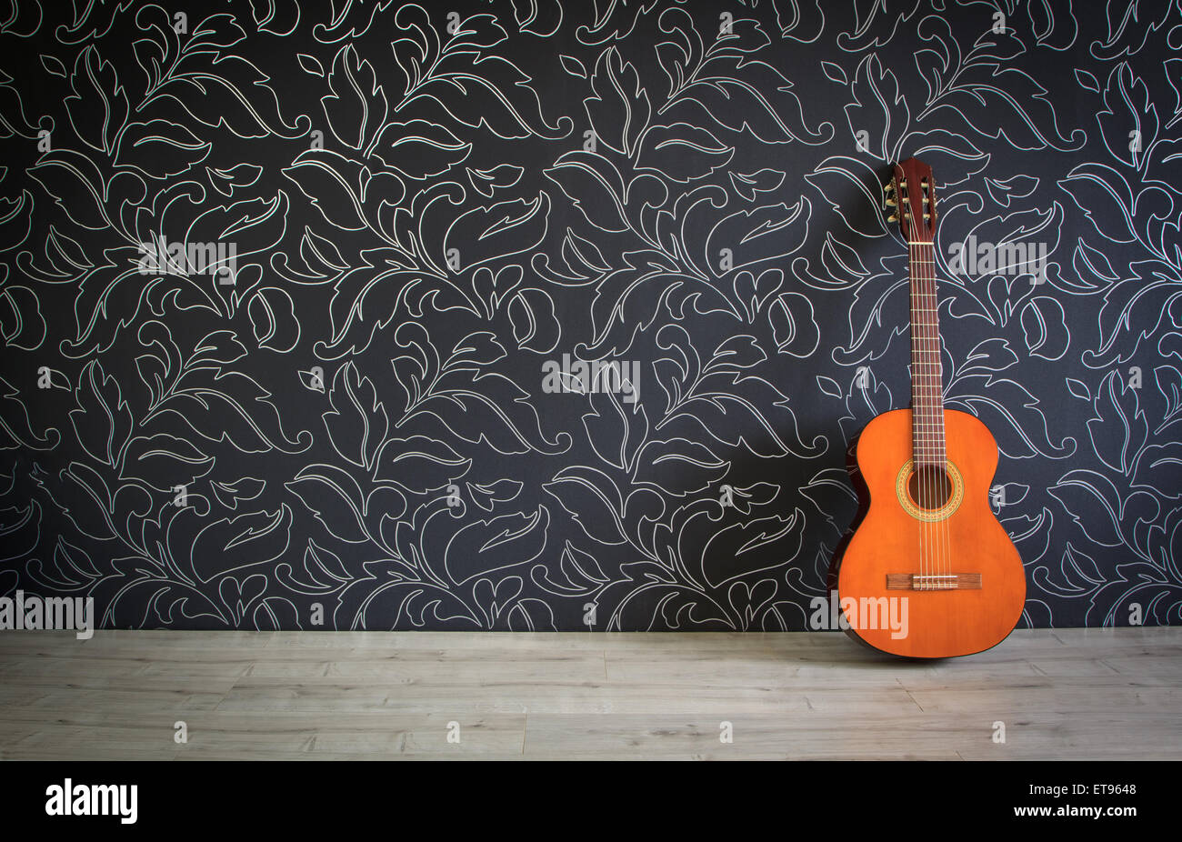 Guitare acoustique en arrière-plan de la salle vide Banque D'Images