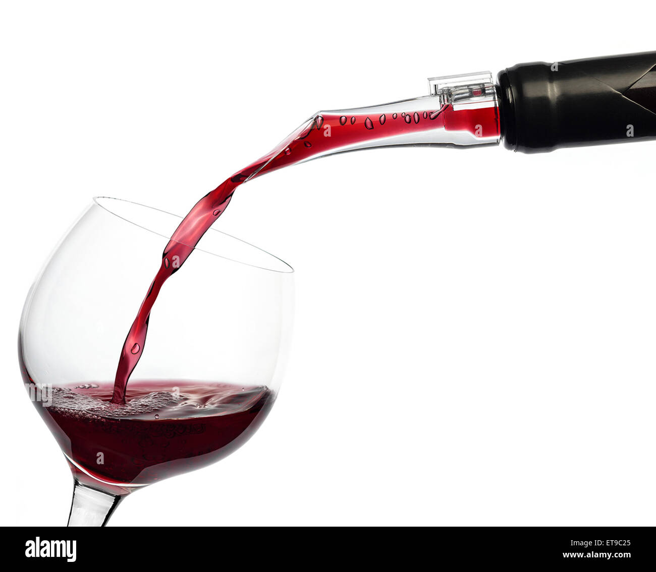 Verser le vin rouge dans un verre Banque de photographies et d’images à ...