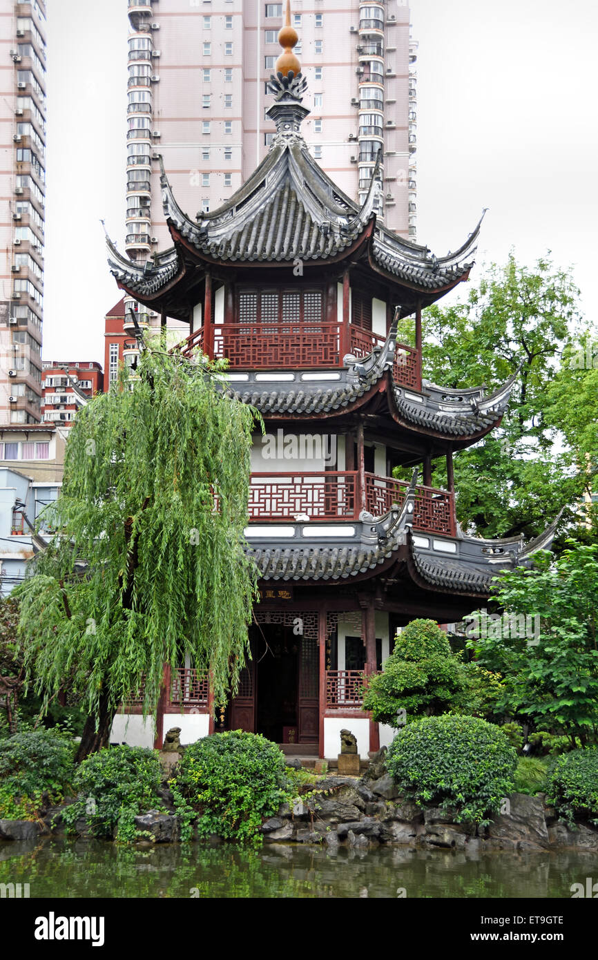 Le Shanghai Wen Miao - Temple de Confucius de Shanghai est un ancien temple ( 700 ans d'histoire ) a été construit pour rendre hommage à Confucius Chine Confucius ( 551-479 BC Chinese professeur, éditeur, homme politique, et philosophe ) Banque D'Images