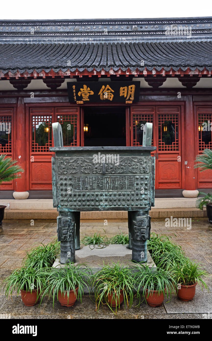 Le Shanghai Wen Miao - Temple de Confucius de Shanghai est un ancien temple ( 700 ans d'histoire ) a été construit pour rendre hommage à Confucius Chine Confucius ( 551-479 BC Chinese professeur, éditeur, homme politique, et philosophe ) Banque D'Images