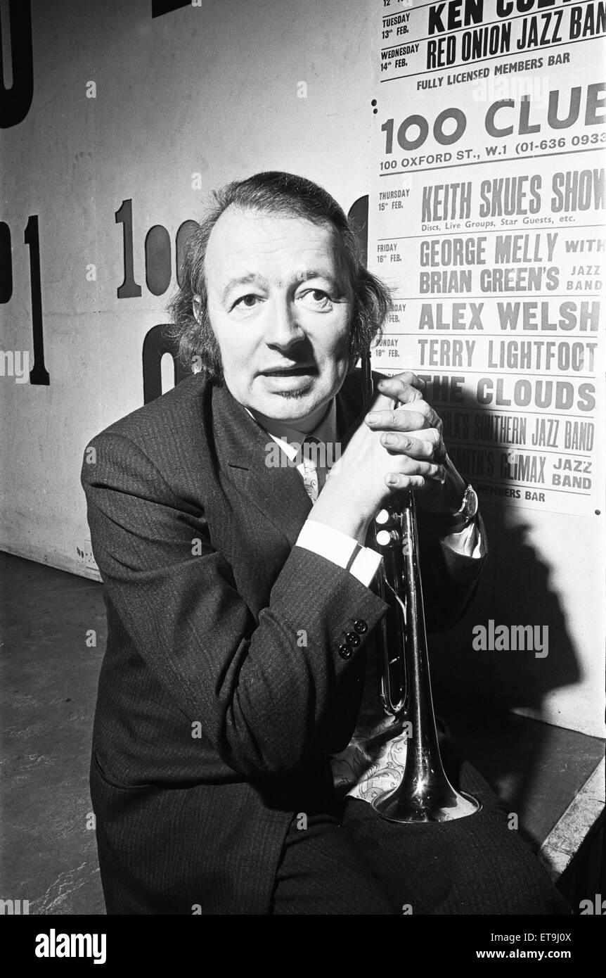 Humphrey Lyttelton musicien de jazz vu ici à la 100 Club sur Oxford Street. 13 février 1965 Banque D'Images