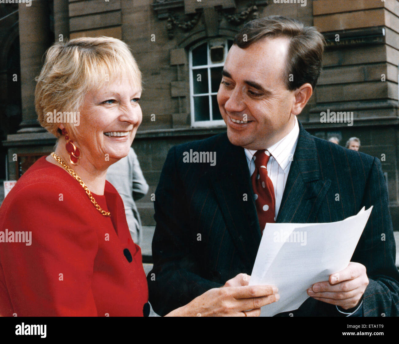 Conférence SNP à Perth, chef du parti, Alex Salmond hors de la conférence avec Margaret Ewing. 23 septembre 1992. Banque D'Images