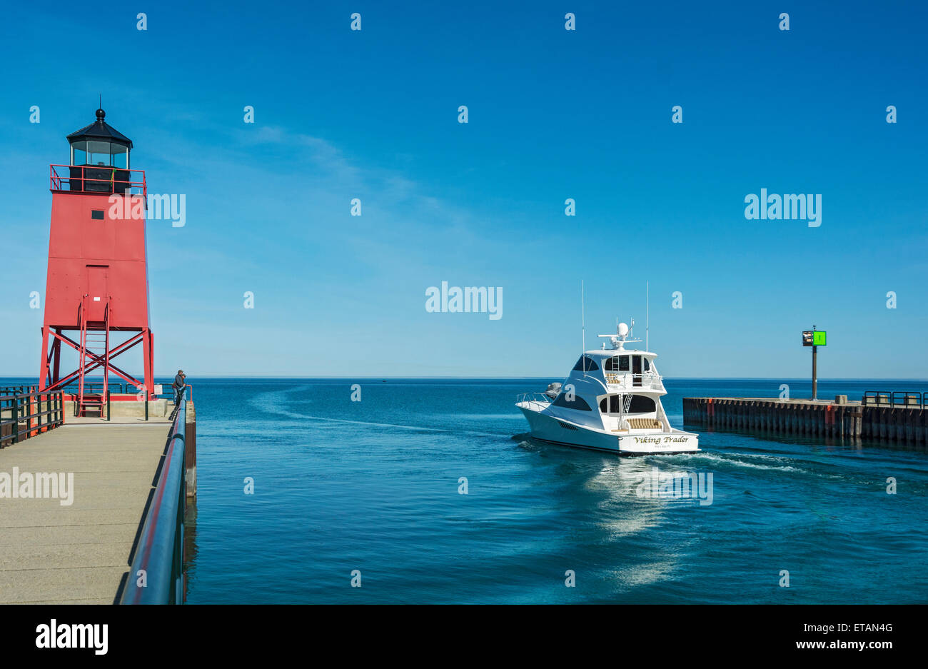 Michigan, Charlevoix, Pine River Channel, bateau passe phare historique de Lake Michigan Banque D'Images