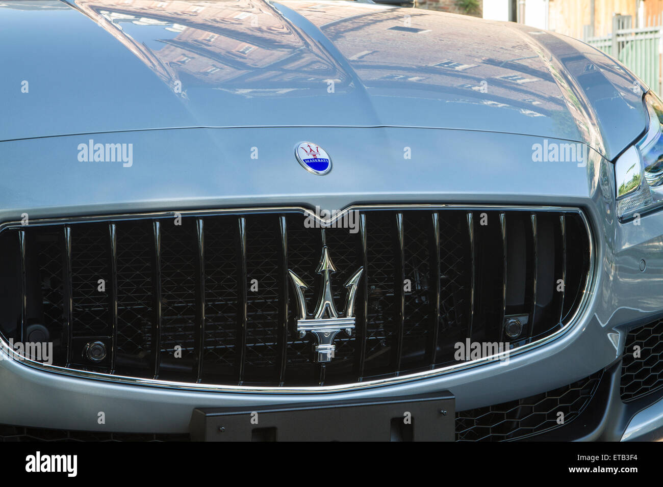 Maserati grille Banque de photographies et d'images à haute résolution -  Alamy