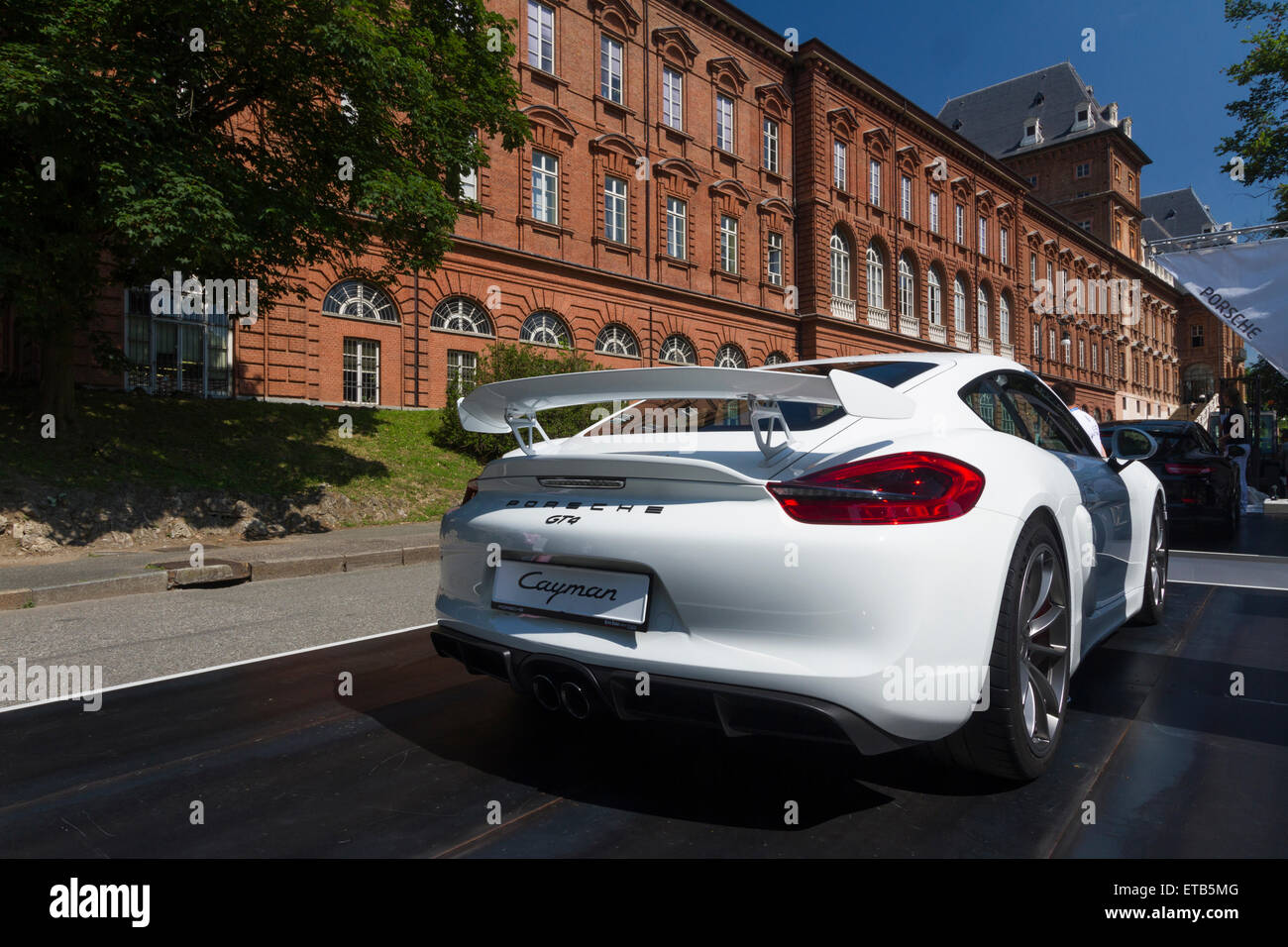 Turin, Italie, 11 juin 2015. Vue arrière de Porsche Cayman GT4. Parco Valentino car show a accueilli 93 voitures par de nombreux fabricants d'automobiles et les concepteurs de voiture à l'intérieur du parc Valentino, Turin, Italie. Banque D'Images
