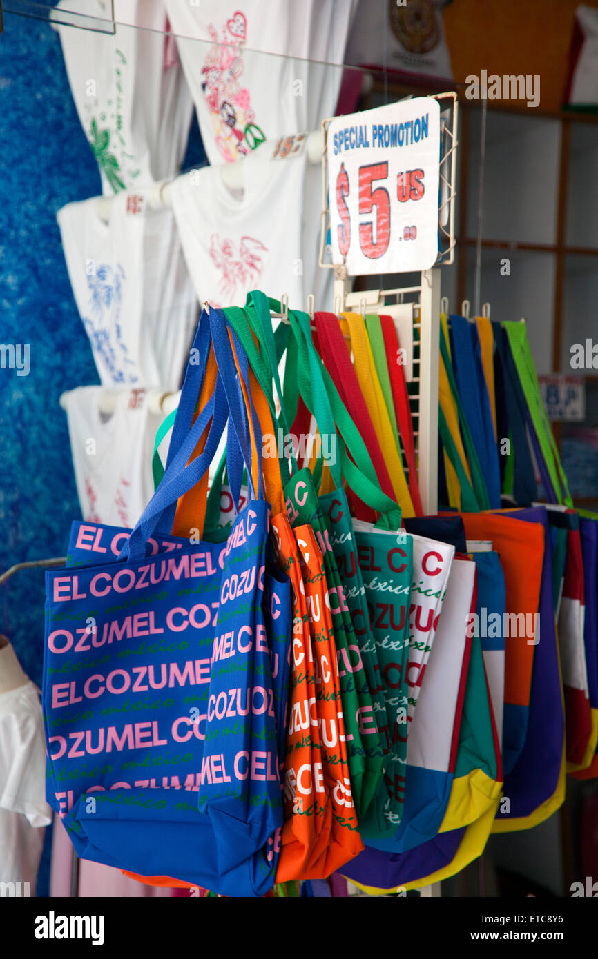 Cozumel, Mexique : le shopping est une activité touristique de premier choix dans ce célèbre port de navires de croisière. Banque D'Images