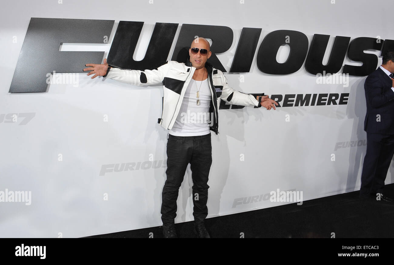 LOS ANGELES, CA - 1 avril 2015 : Vin Diesel lors de la première mondiale de son film 'Furious 7' au théâtre chinois de Grauman, Hollywood. Banque D'Images