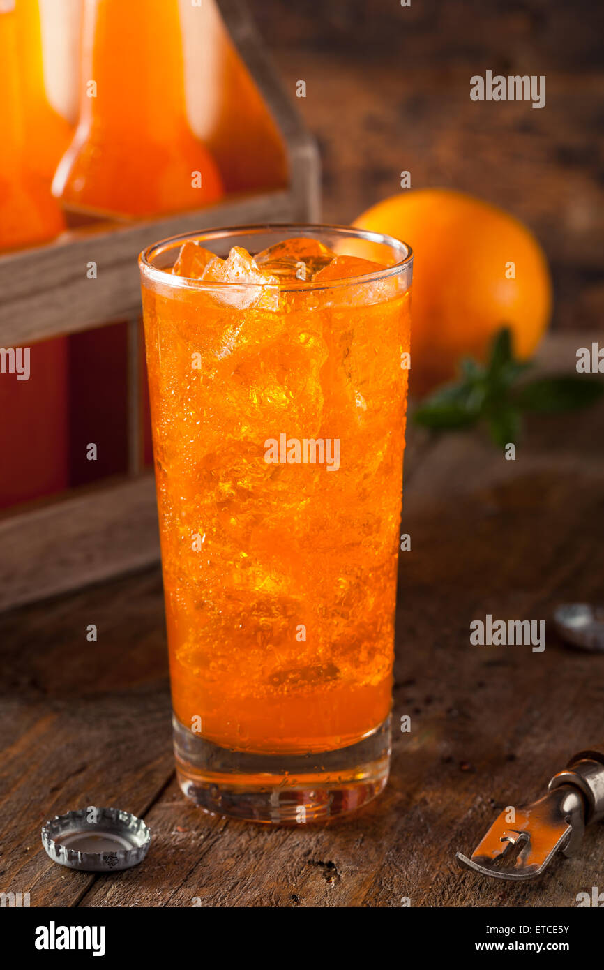 Soda orange rafraîchissante Prêt à boire Banque D'Images