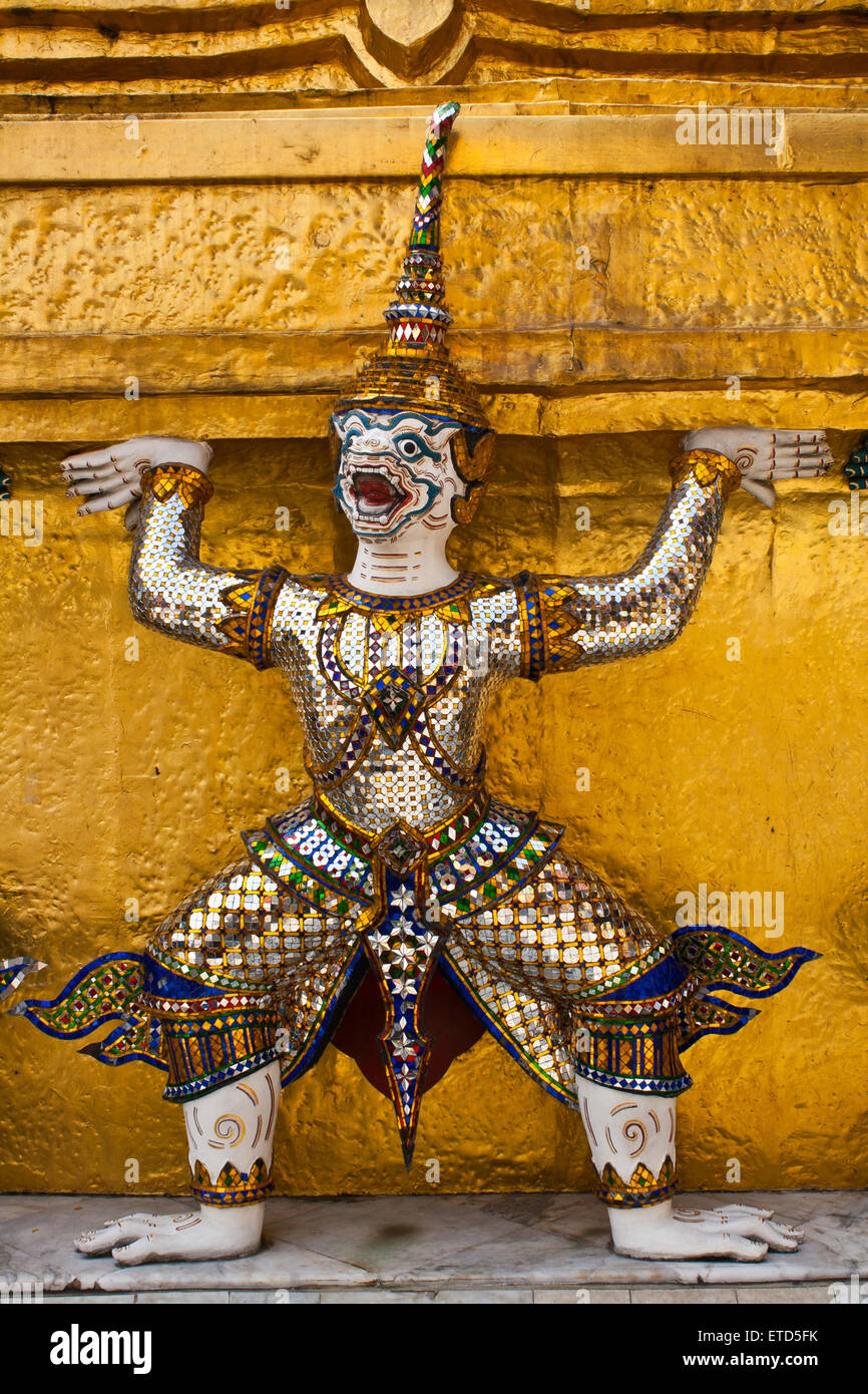 Géant mythique Guardian Statue à Wat Phra Si Rattana Satsadaram, Bangkok, Thaïlande Banque D'Images