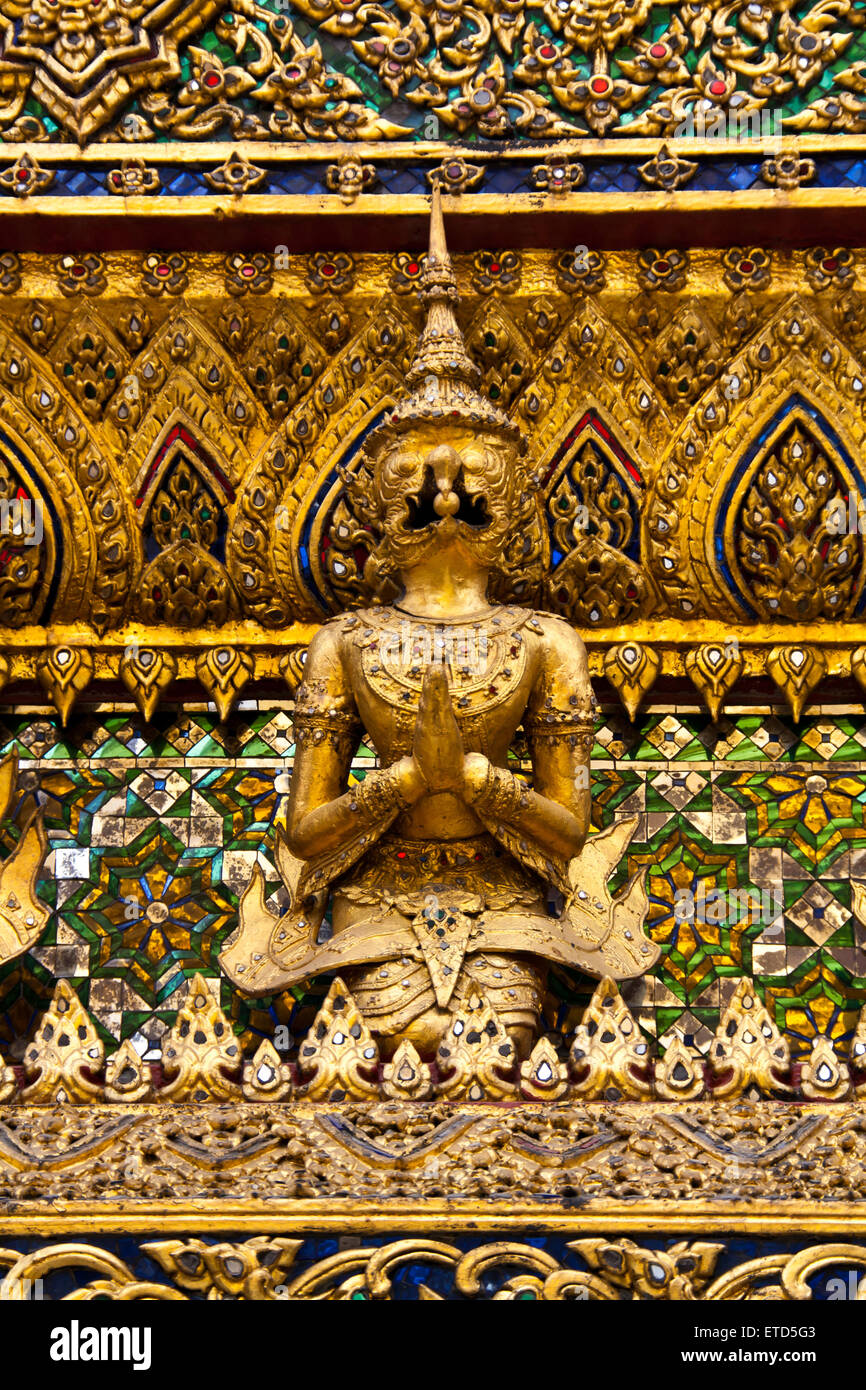 Statue de Garuda mythique à Wat Phra Si Rattana Satsadaram, Bangkok, Thaïlande Banque D'Images