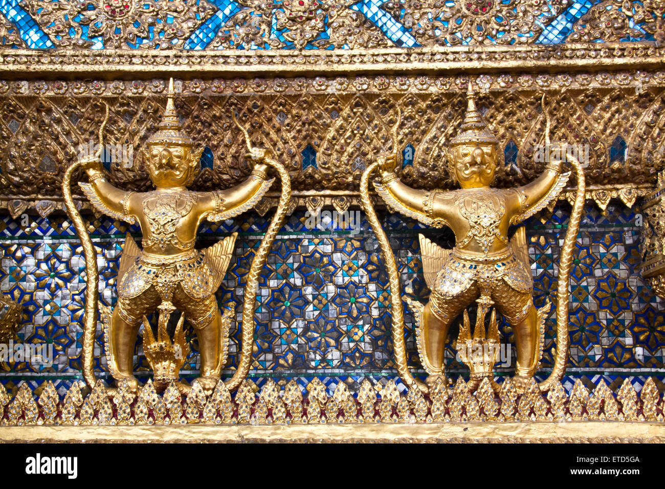 Statue de Garuda mythique à Wat Phra Si Rattana Satsadaram, Bangkok, Thaïlande Banque D'Images