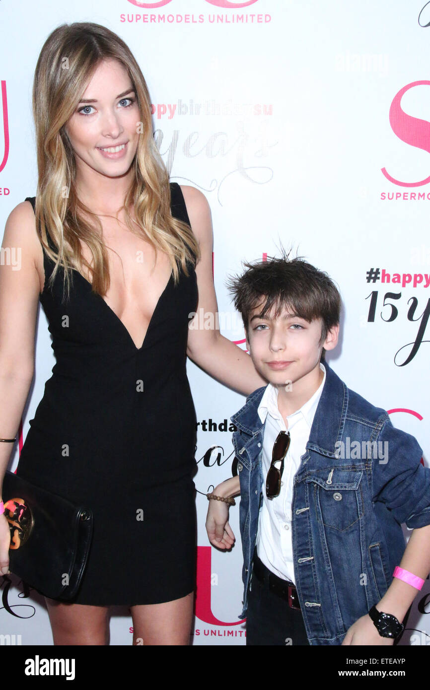 Su Magazine S 15 Ans Anniversaire Bash All Star Comprend Chelsea Turnbo Aidan Gallagher Ou Hollywood California United States Quand 02 Mar 15 Source Wenn Com Photo Stock Alamy