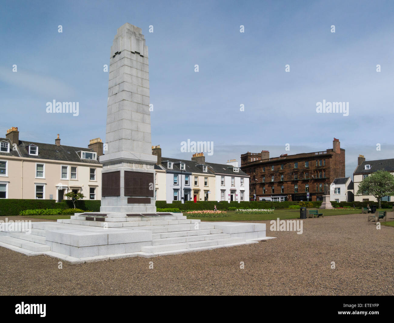 Cénotaphe c1920 par James C Hunter architecte Ayr maisons dans Wellington Square construit 1810-1820 bureaux maintenant Ecosse Ayr Banque D'Images Cénotaphe c1920 par James C Hunter architecte Ayr maisons dans Wellington Square construit 1810-1820 bureaux maintenant Ecosse Ayr Banque D'Images