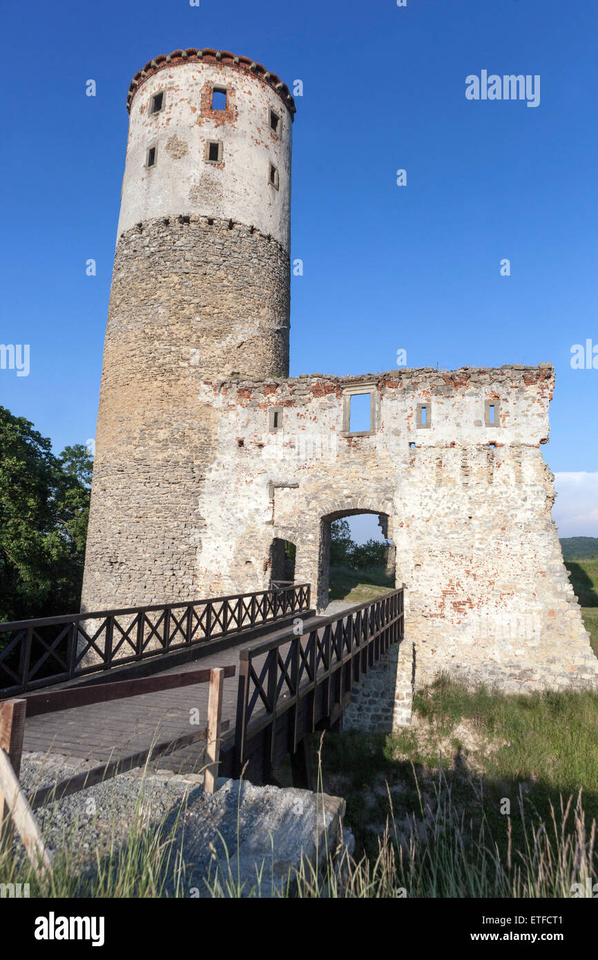 Ruines romantiques d'un château médiéval Zviretice République tchèque Bohême centrale, Banque D'Images