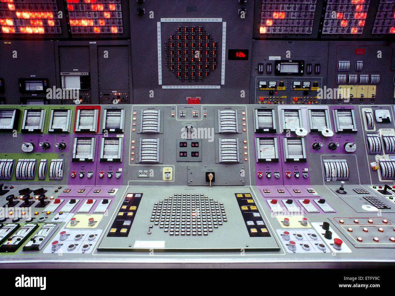 Salle de contrôle informatisé d'une centrale nucléaire Banque D'Images Salle de contrôle informatisé d'une centrale nucléaire Banque D'Images