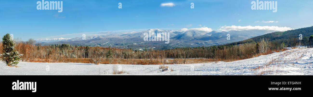 Panorama de l'hiver snow-capped White Mountain National Forest, connue sous le nom de Presidentials, dans le nord du New Hampshire, USA. Banque D'Images