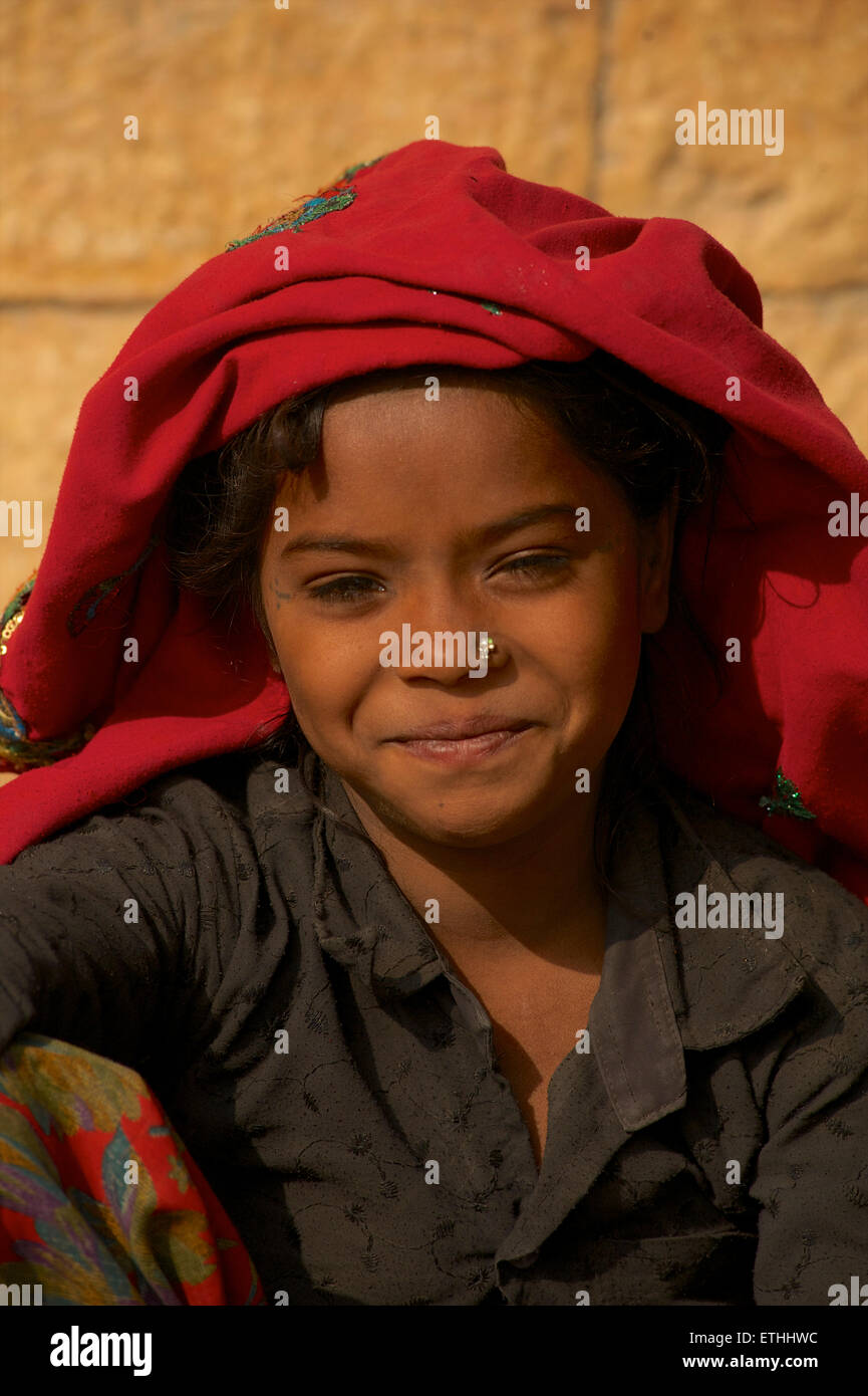 Portrait d'une jeune fille du Rajasthan, Jaisalmer, Rajasthan, India Banque D'Images