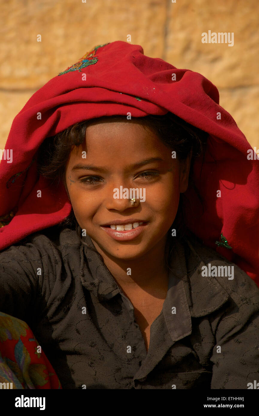 Portrait d'une jeune fille du Rajasthan, Jaisalmer, Rajasthan, India Banque D'Images