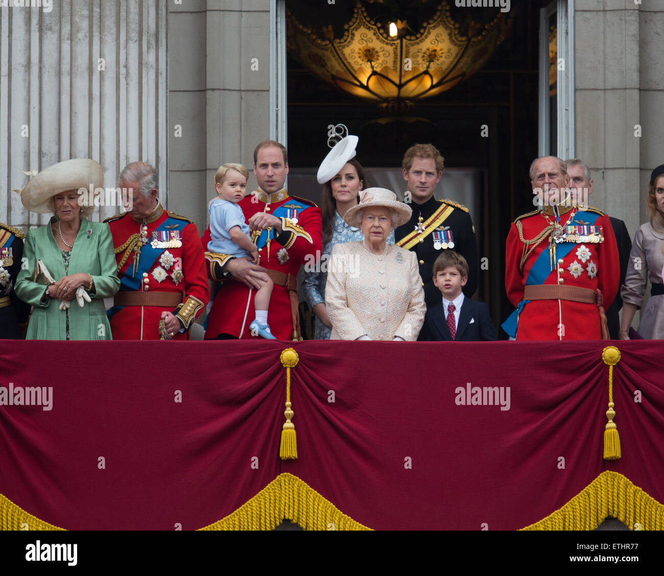 Prince George's première apparition sur le balcon de Buckingham Palace avec la reine Elizabeth et la famille royale britannique. Banque D'Images