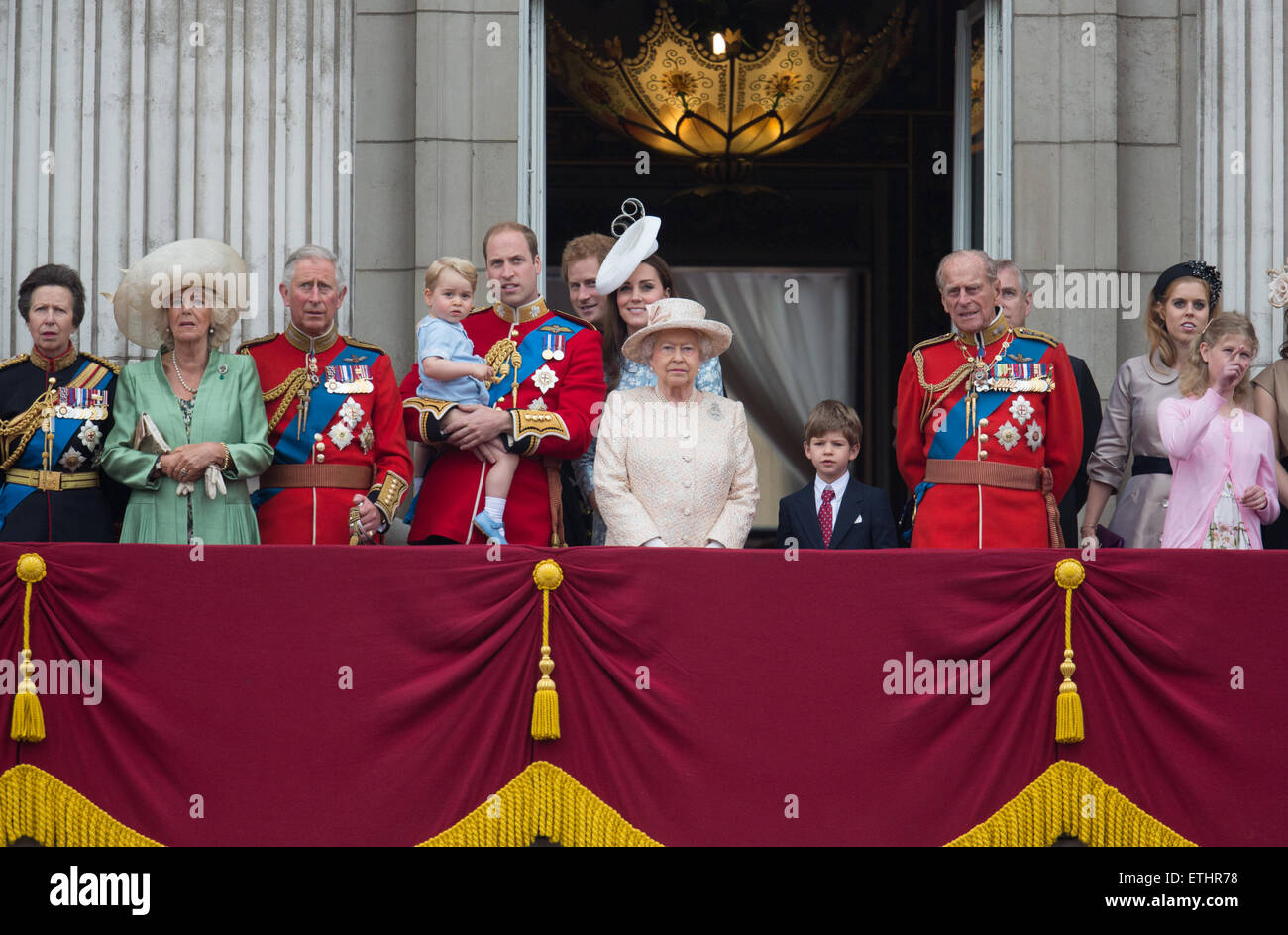 Prince George's première apparition sur le balcon de Buckingham Palace avec la reine Elizabeth et la famille royale britannique. Banque D'Images