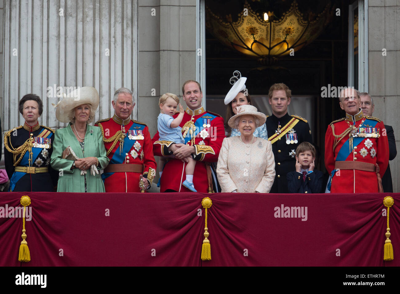 Prince George's première apparition sur le balcon de Buckingham Palace avec la reine Elizabeth et la famille royale britannique. Banque D'Images