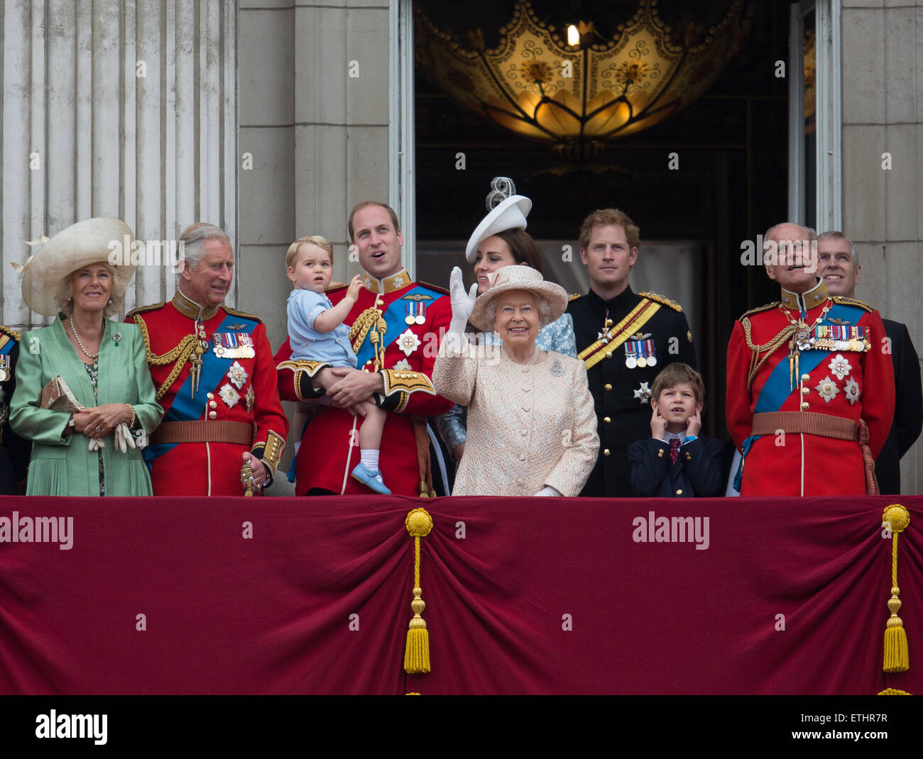 Prince George's première apparition sur le balcon de Buckingham Palace avec la reine Elizabeth et la famille royale britannique. Banque D'Images