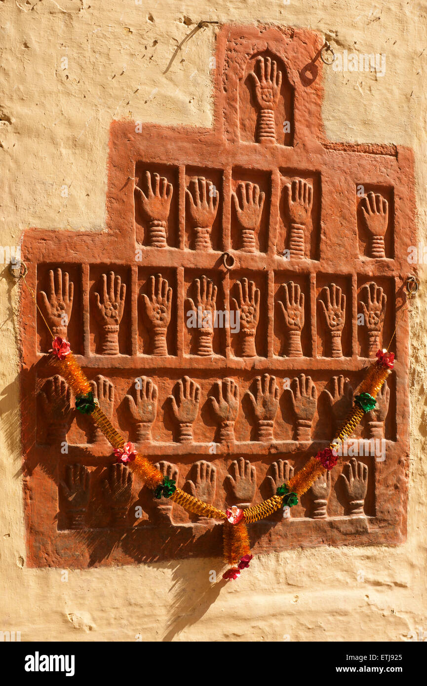 Le Sati handprints, Fort Mehrangarh, Jodhpur, Rajasthan, India Banque D'Images