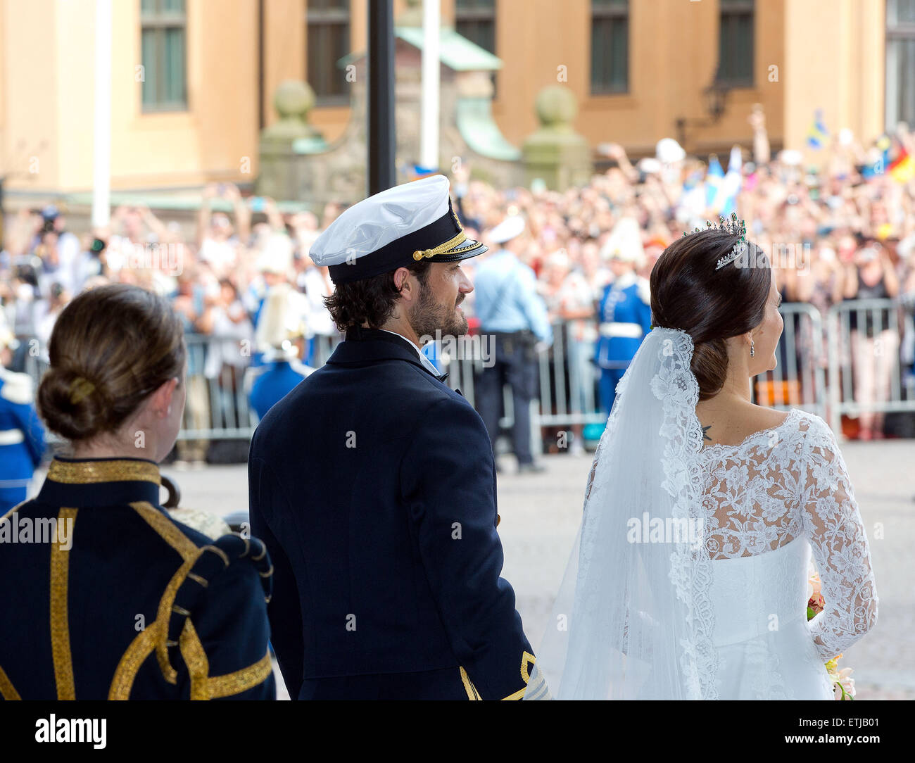 Stockholm, Suède. 13 Juin, 2015. Le prince Carl Philip (C) et de la Princesse Sofia après leur mariage religieux à la Chapelle à Stockholm, Suède, 13 juin 2015. © AFP PHOTO alliance/Alamy Live News Crédit : afp photo alliance/Alamy Live News Banque D'Images